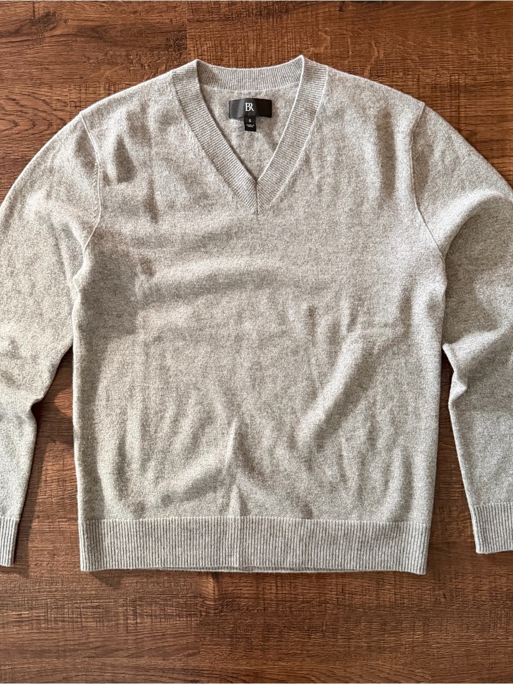 Banana Republic Men's V-Neck Sweater in Light Gray Heather